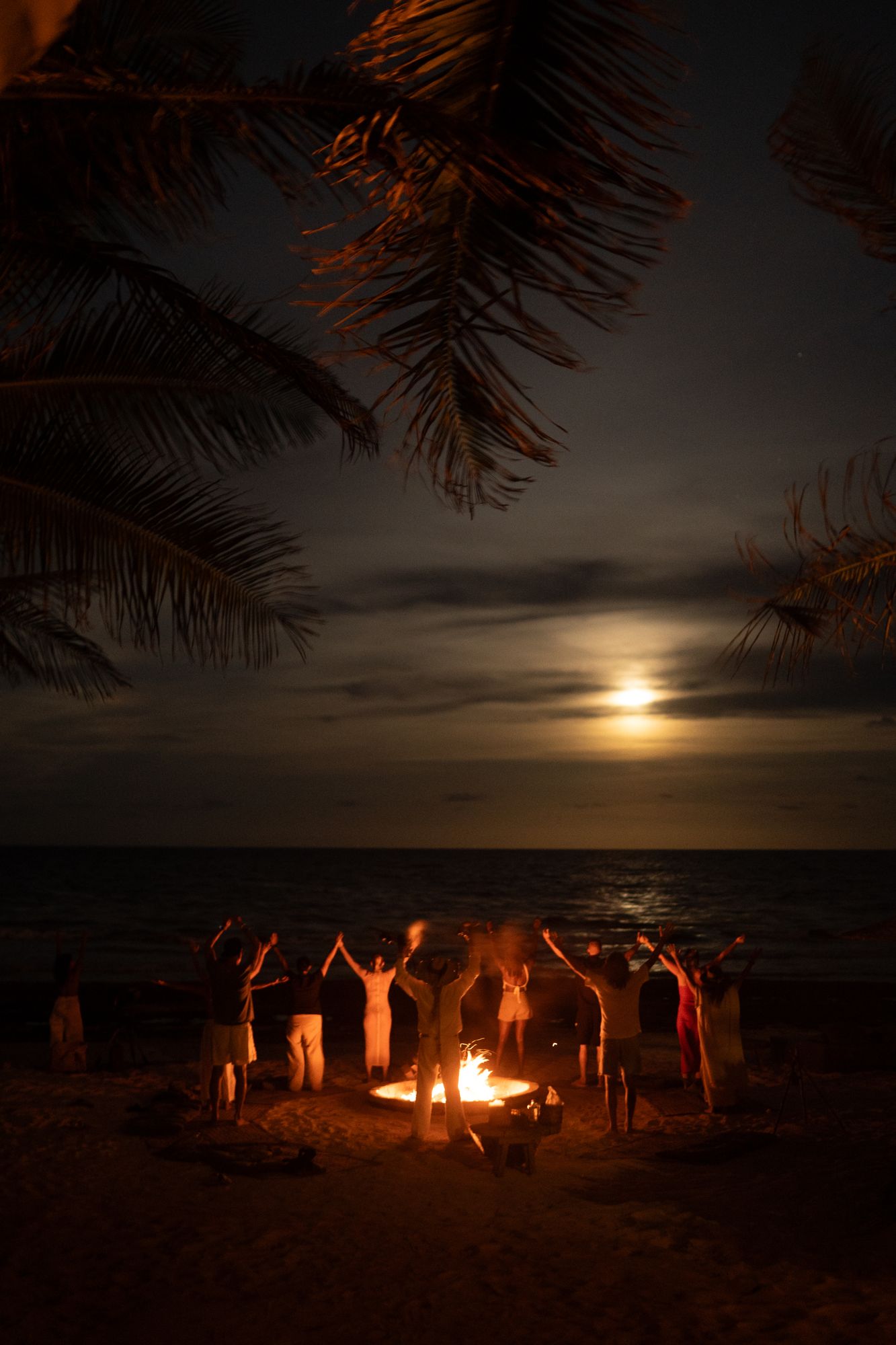 Cercle de feu au bord de l’océan au Mexique — Maison Ataméa
